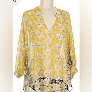 CAbi Amelia Gather 3/4 sleeves, v-neckline tunic floral Blouse.